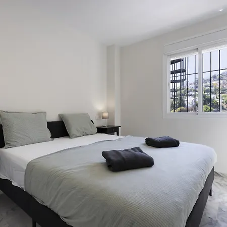 Apartment Charming 2-bedroom With Terraces & Pool In Torrequebrada *