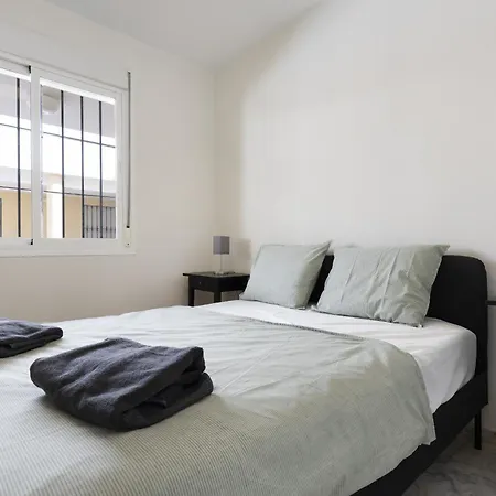 Charming 2-bedroom With Terraces & Pool In Torrequebrada