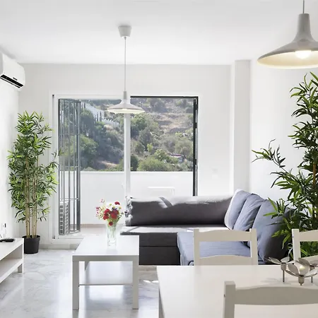 Apartment Charming 2-bedroom With Terraces & Pool In Torrequebrada