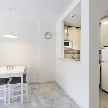 Apartment Charming 2-bedroom With Terraces & Pool In Torrequebrada *