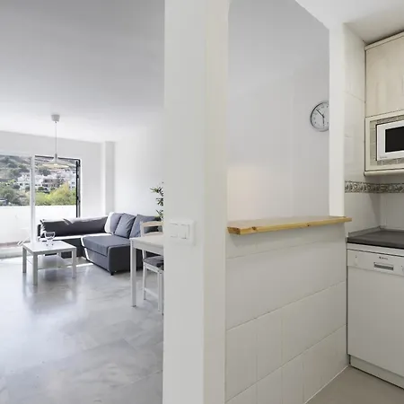 Apartment Charming 2-bedroom With Terraces & Pool In Torrequebrada