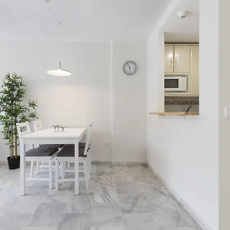 Charming 2-bedroom With Terraces & Pool In Torrequebrada